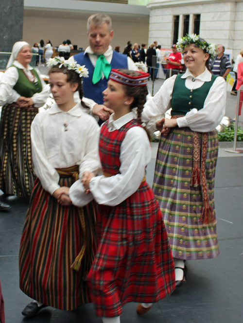 Latvian dance at Cleveland Museum of Art - Klivlandes Pastalnieki