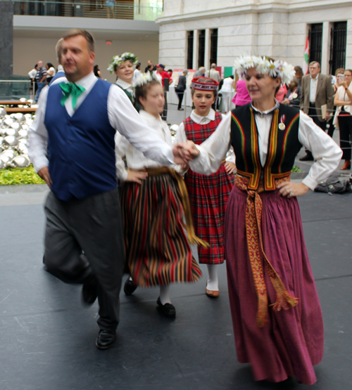 Latvian dance at Cleveland Museum of Art - Klivlandes Pastalnieki