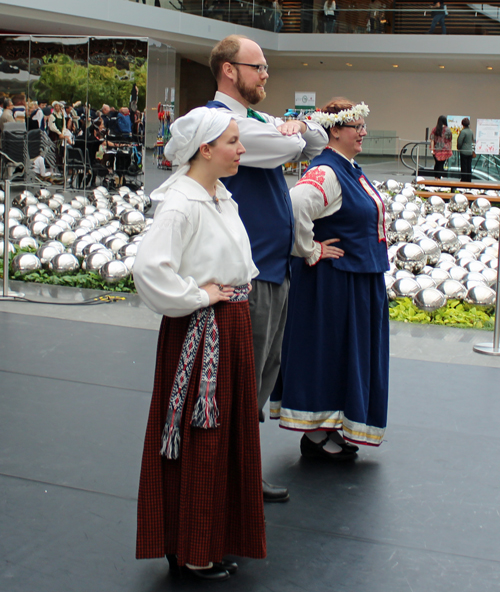 Latvian dance at Cleveland Museum of Art - Klivlandes Pastalnieki