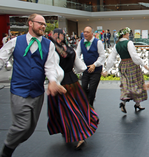 Latvian dance at Cleveland Museum of Art - Klivlandes Pastalnieki