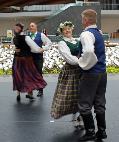 Latvian dance at Cleveland Museum of Art - Klivlandes Pastalnieki