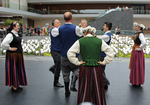 Latvian dance at Cleveland Museum of Art - Klivlandes Pastalnieki 
