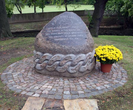 Latvian Cultural Garden in Cleveland - sign (photo by Dan Hanson)