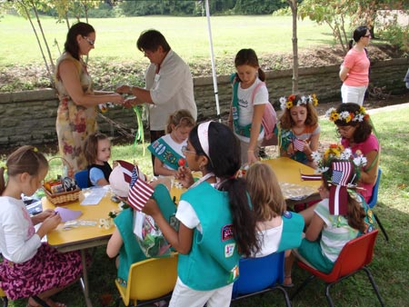 Latvian kids doing crafts