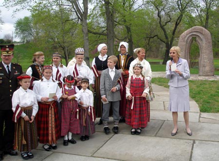 Cleveland Latvian Community listens to Silvija Rutenbergs (photo by Dan Hanson)