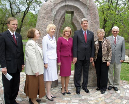 Latvian President Valdis Zatlers and wife Lilita greet the Cleveland Latvian community