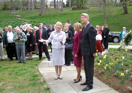 Silvija Rutenbergs shows the Garden to President Valdis Zatlers and wife Lilita