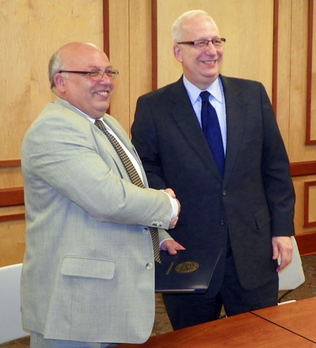 Kent State and Siauliai University handshake