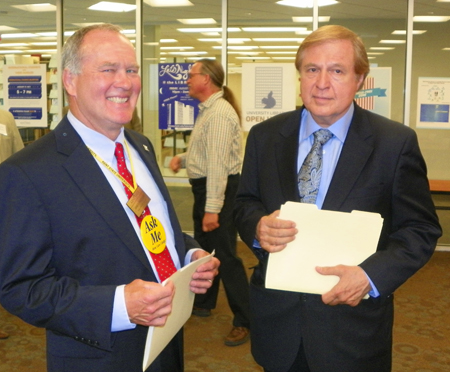 James K. Bracken, Dean of the Kent State University Libraries and Dr. Viktoras Stankus, vice president of Lithuanian Community Inc., Cleveland Chapter