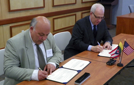 Signing Siauliai University and Kent State agreement