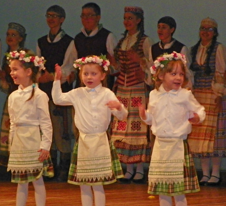 Cleveland Lithuanian Folk Dance Group youngsters