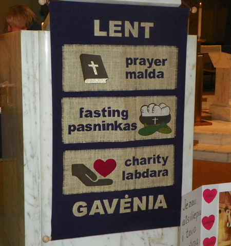 Banner about Lent in Lithuanian