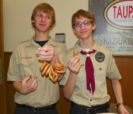 Lithianian Scouts with riestainiai