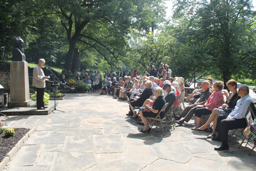 Lithuanian Garden crowd