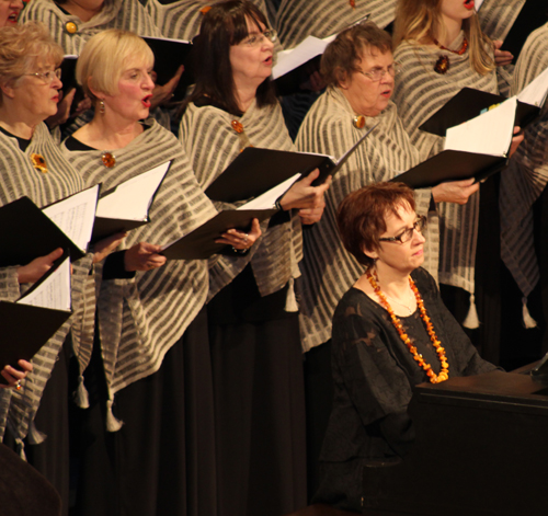 Lithuanian choirs from Cleveland (Choras Exultate), Montreal (Montrealio lietuviu choras Balsas) and Toronto (Toronto lietuviu choras Volunge)