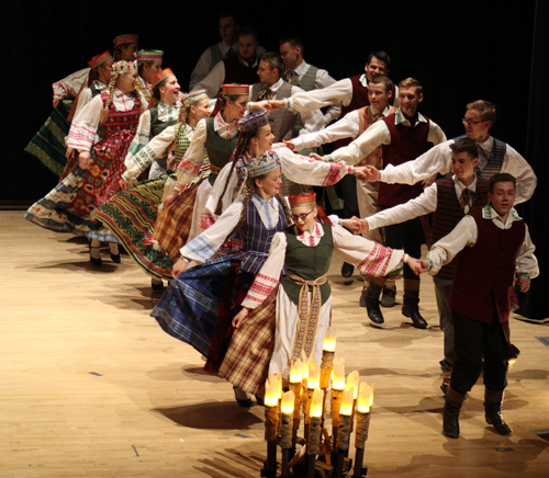 dancers from both Svyturys and Gintaras