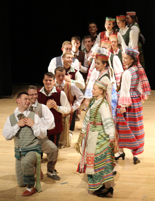 dancers from Svyturys and Gintaras 