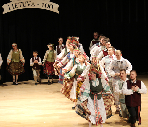 dancers from Svyturys and Gintaras 
