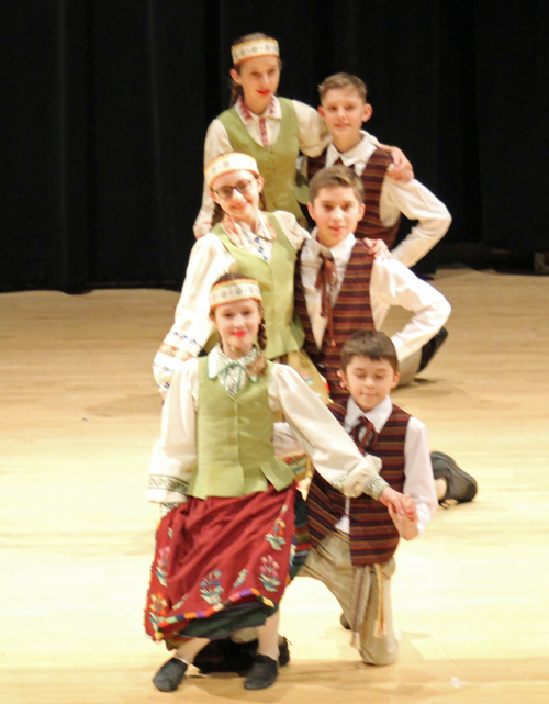 dancers from Svyturys and Gintaras 