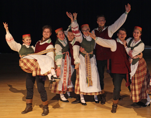 Young dancers from Svyturys 