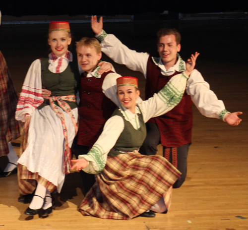 Young dancers from Svyturys 