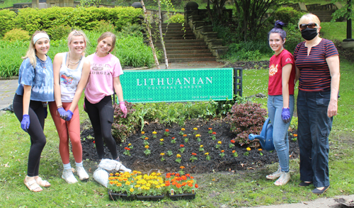 Lithuanian Cultural Garden workers