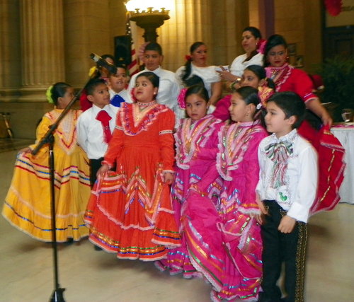 Hola Folkloric Mexican Dance Group