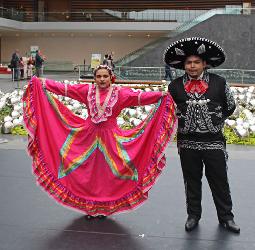 Mexican dance by Comite Mexicano