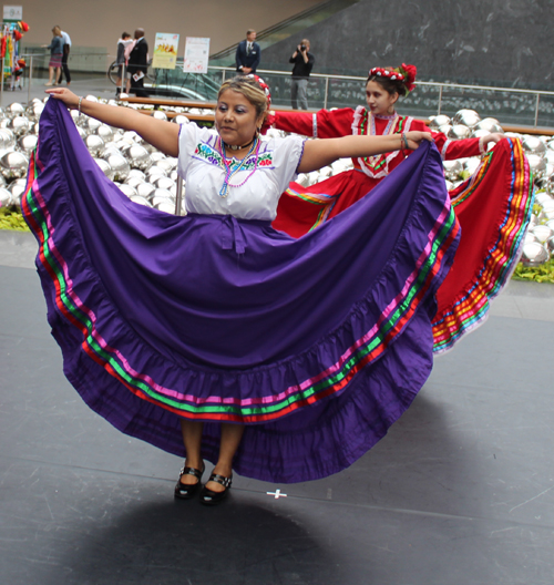 Mexican dance by Comite Mexicano