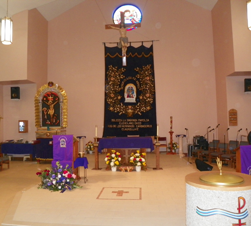 Sagrada Familia Catholic Church altar