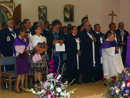 Iglesia La Sagrada Familia Catholic Church congregation