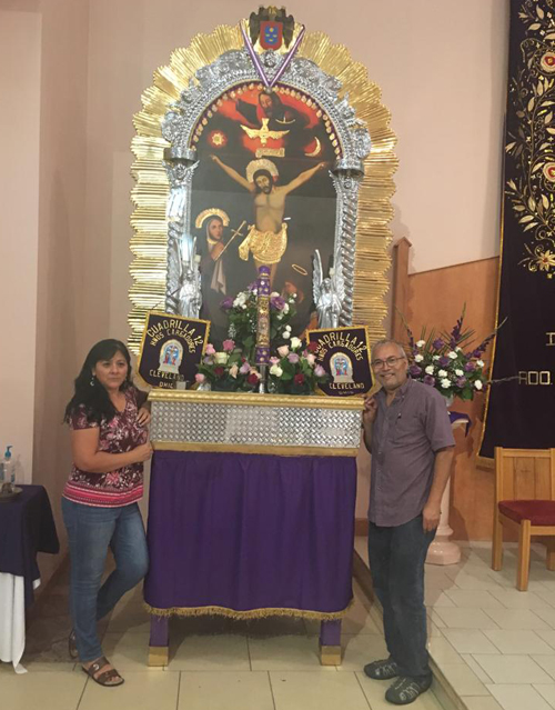 Posing with The Lord of Miracles - El Seor de los Milagros de Nazarenas