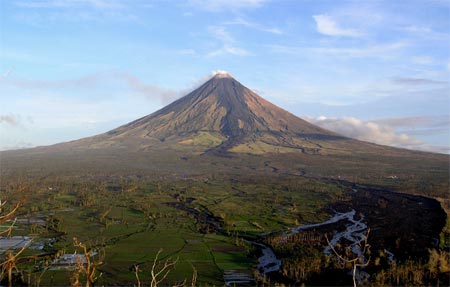 Mayon Volcano in Albay, Philippines photo by Tomas Tam