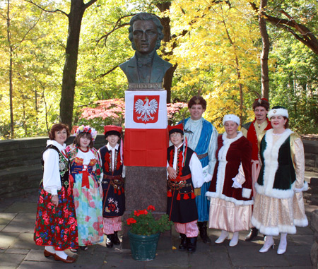 Grale Polish Folk Dancers of Cleveland in front of the Chopin bust