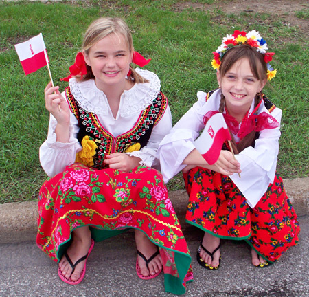 Young polish girls in costume at 2010 Parma Ohio Polish Constitution Day Parade