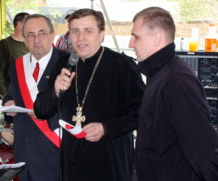 Very Rev. Bohdan Zhoba of Holy Trinity Ukrainian Orthodox Church sings a prayer