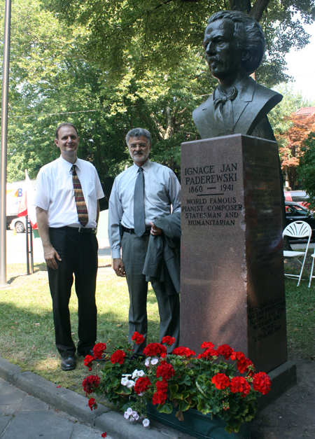 Gary Kotlarsic and Mayor Frank Jackson