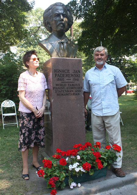 Mary Hamlin and Paul Burik of the Cleveland Cultural Garden Federation