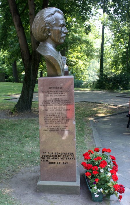 Ignancy Jan Paderewski bust side view