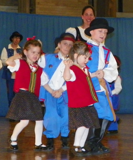 Living Traditions Folk Ensemble performs Rzeszow at Polish Spring Concert