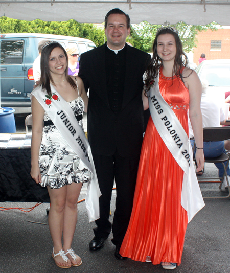 Junior Miss Polonia Ohio Anastazja Golaz, Fr. Orzech and Miss Polonia Bernadette Wielgus