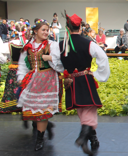 traditional Polish dance by PIAST group in Cleveland