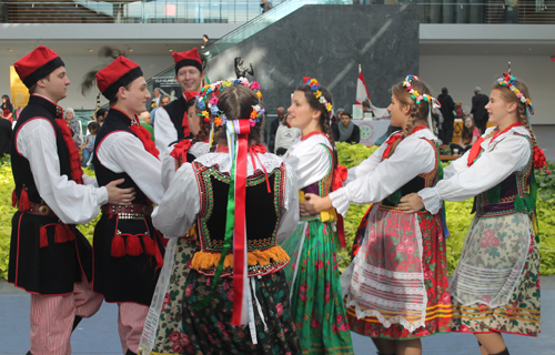 traditional Polish dance by PIAST group in Cleveland