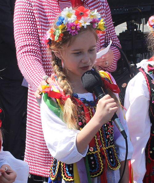 Young students from the Henryk Sienkiewicz Polish School  recite poetry in Polish