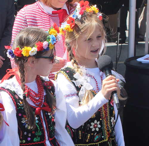 Young students from the Henryk Sienkiewicz Polish School  recite poetry in Polish