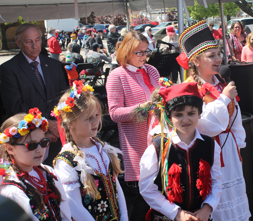 Young students from the Henryk Sienkiewicz Polish School  recite poetry in Polish