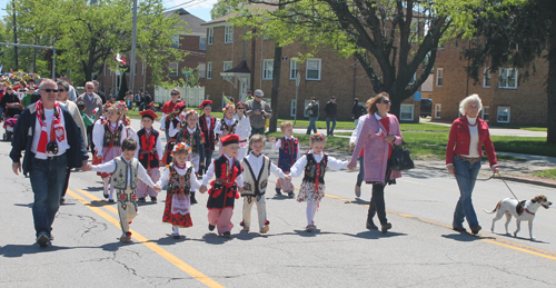 Polish school kids at 2017 Polish Constitution Day Parade in Parma