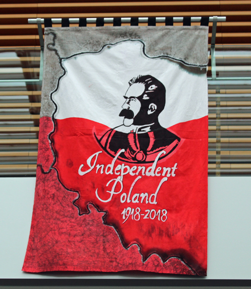 Independent Poland banner hanging in the Cleveland Museum of Art