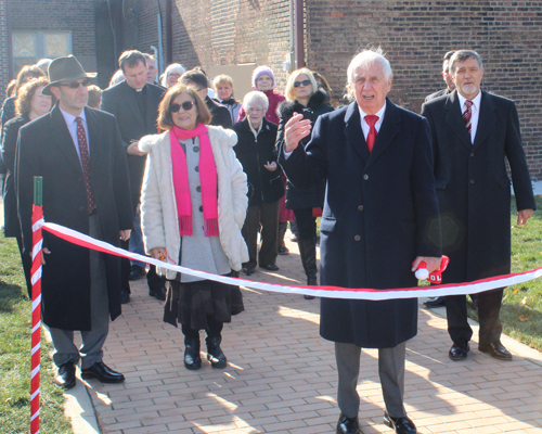 Gene Bak speaking at the dedication of the Polish Heritage Garden