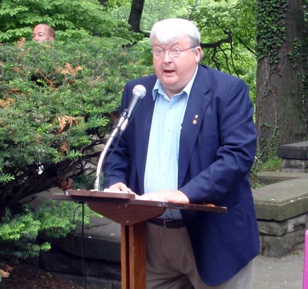 Polish American Congress President John Borkowski introduces Polish VIPs